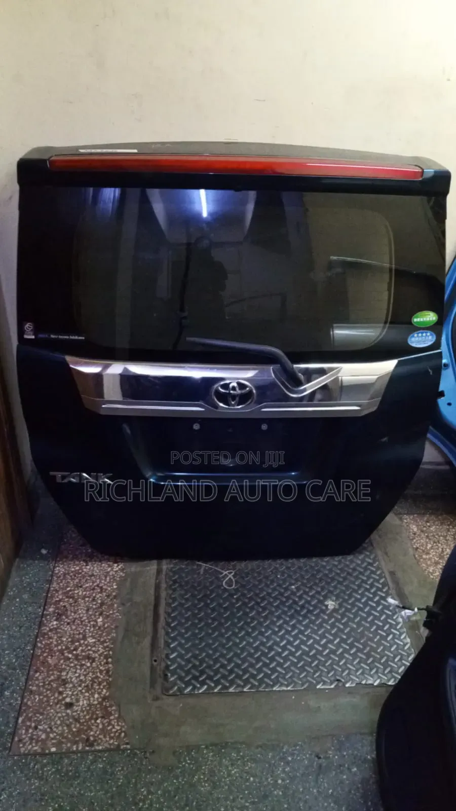 Rear Gate Toyota Tank M910A 2018