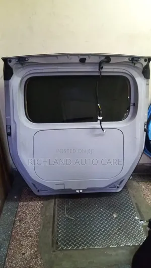 Rear Gate Toyota Tank M910A 2018
