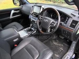 Toyota Land Cruiser 4.6 V8 ZX 2019 Black