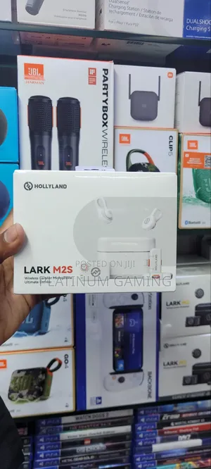 Hollyland Lark M2S Wireless Microphone With USB-C Plug