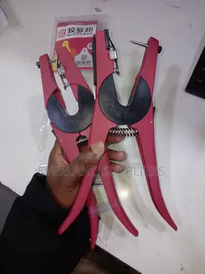 Lightweight Ear Tag Applicator