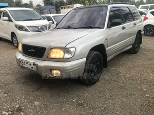 Subaru Forester 2.0 S 2000 Gold
