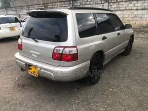 Subaru Forester 2.0 S 2000 Gold