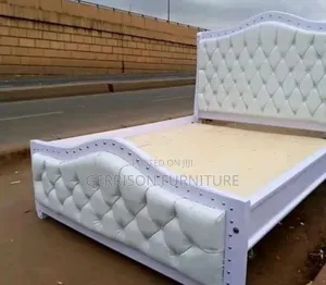 Modern 5x6 Curved Wooden Bed Frame With White Cushion