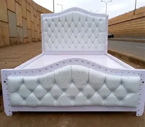 Modern 5x6 Curved Wooden Bed Frame With White Cushion