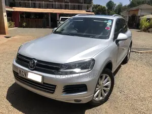 Volkswagen Touareg TDI Executive 2012 Silver