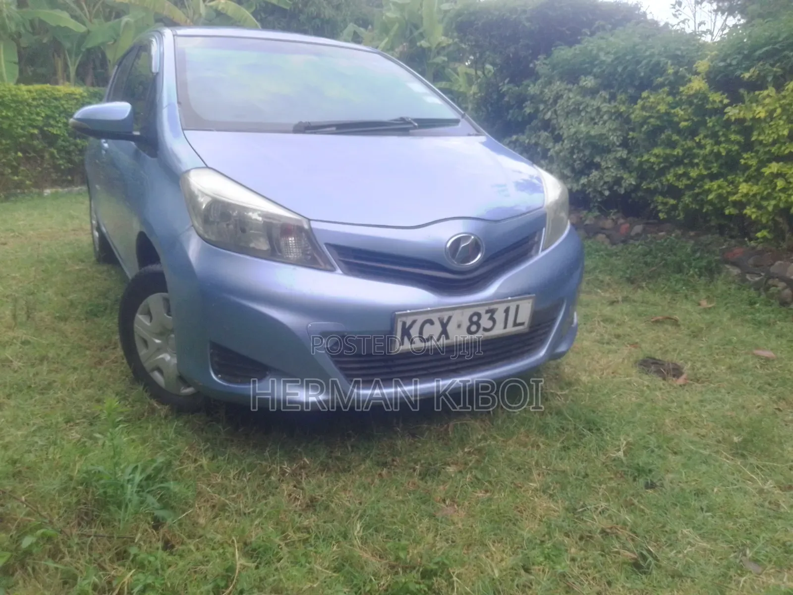 Toyota Vitz 1.3 AWD 5dr 2012 Blue