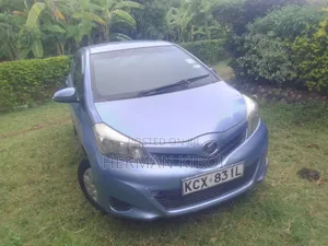 Toyota Vitz 1.3 AWD 5dr 2012 Blue