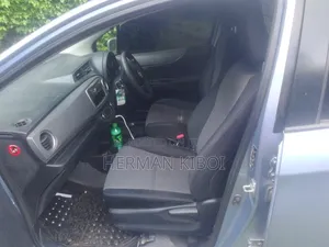 Toyota Vitz 1.3 AWD 5dr 2012 Blue