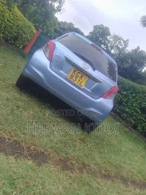 Toyota Vitz 1.3 AWD 5dr 2012 Blue