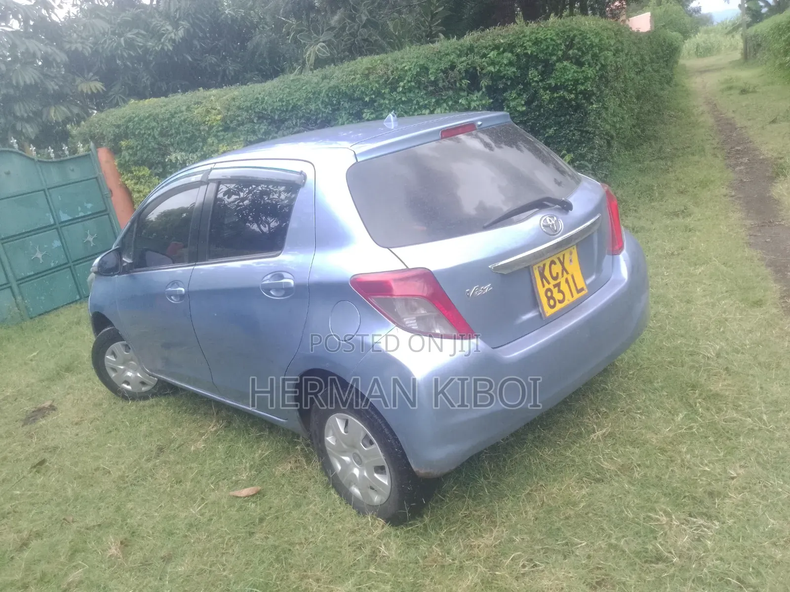 Toyota Vitz 1.3 AWD 5dr 2012 Blue