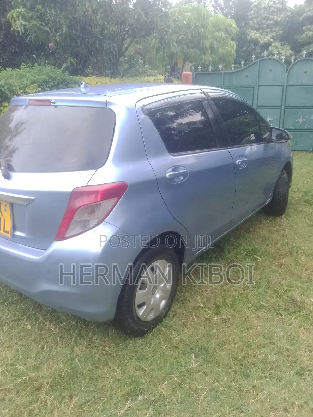 Toyota Vitz 1.3 AWD 5dr 2012 Blue