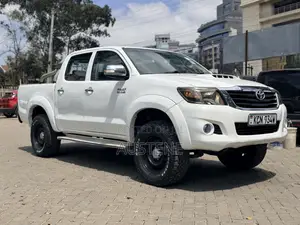 Toyota Hilux 2013 White