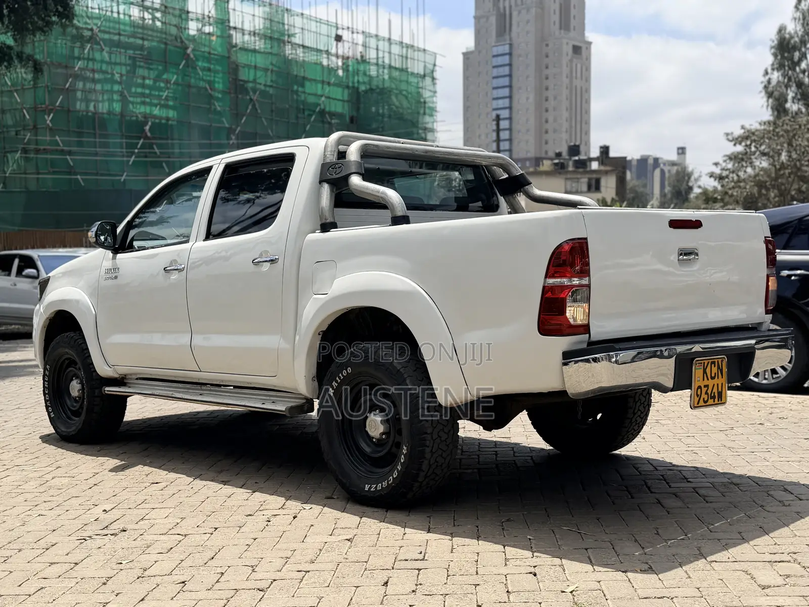 Toyota Hilux 2013 White
