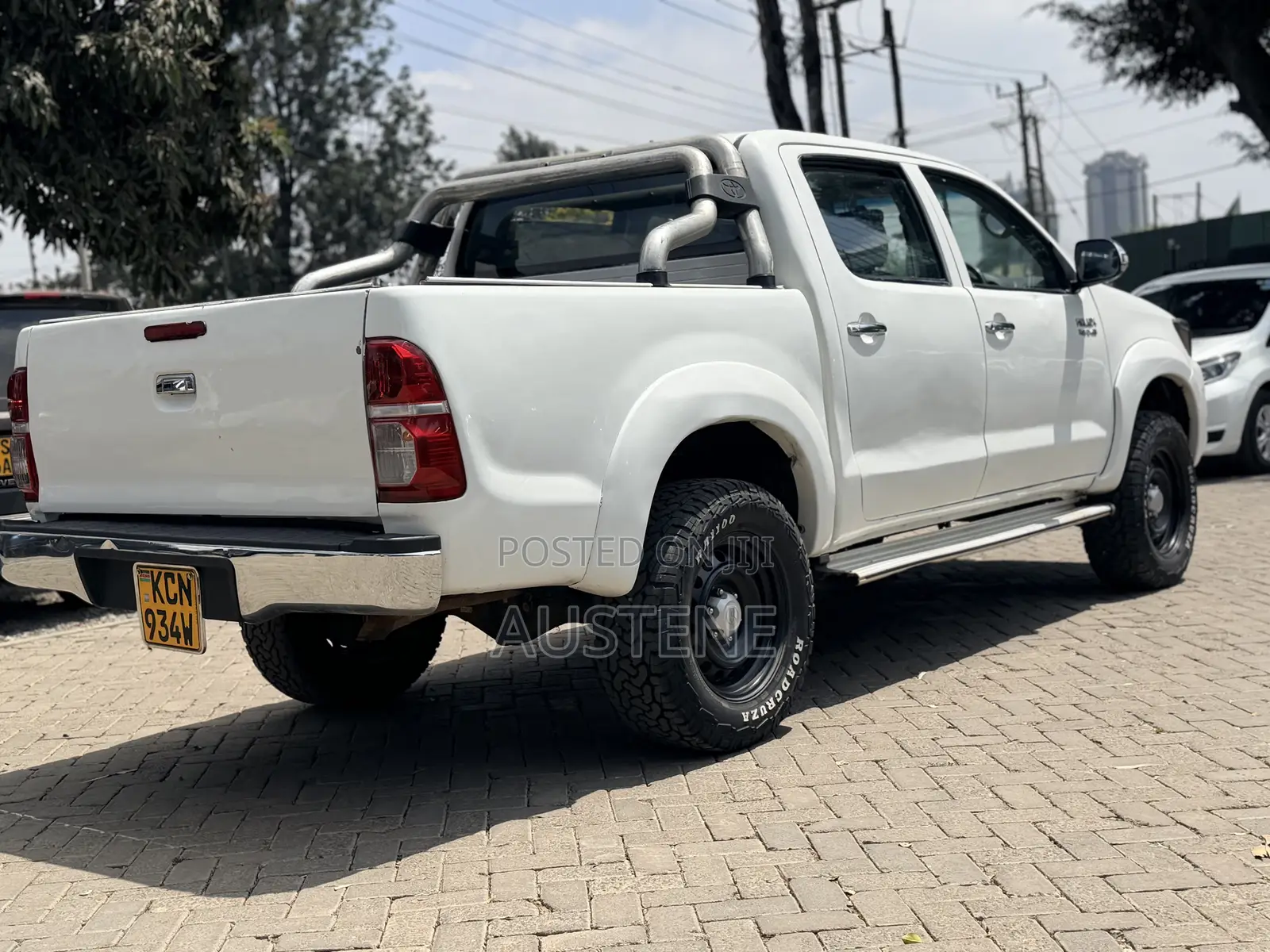 Toyota Hilux 2013 White