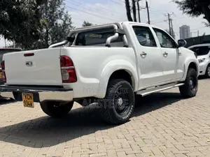 Toyota Hilux 2013 White