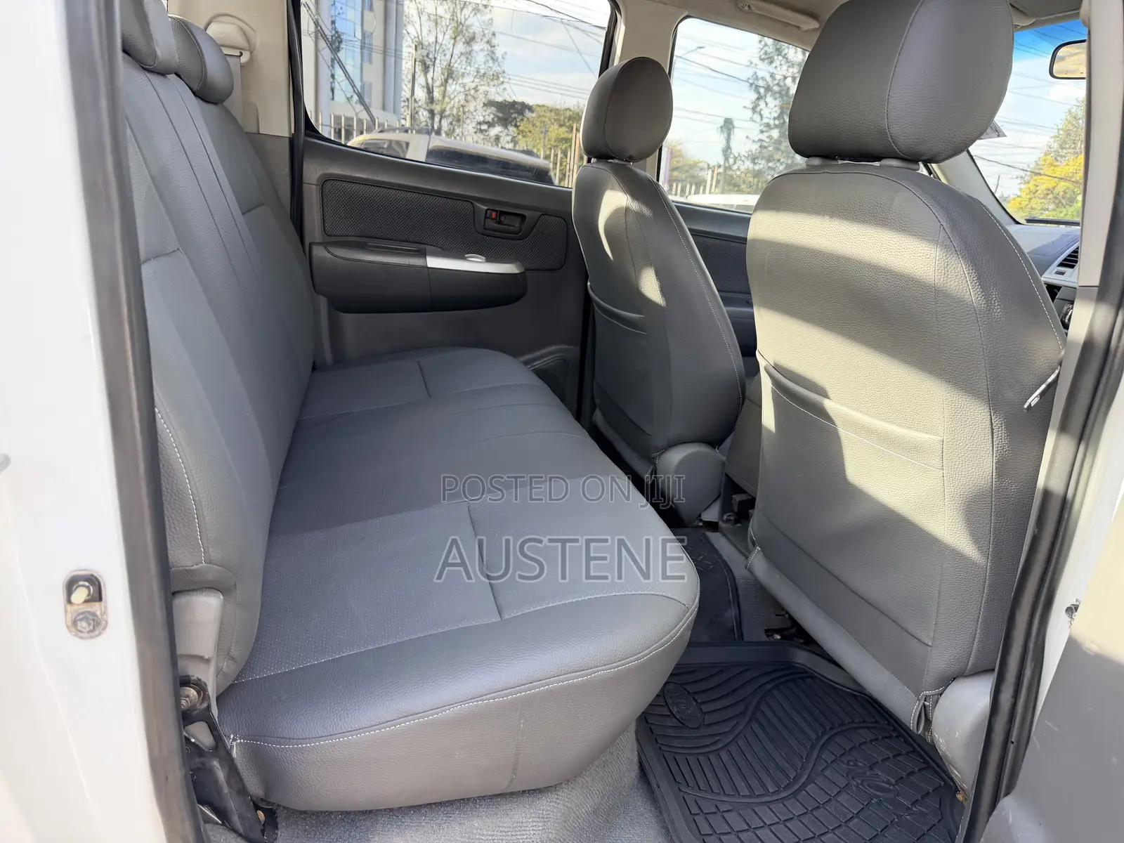 Toyota Hilux 2013 White