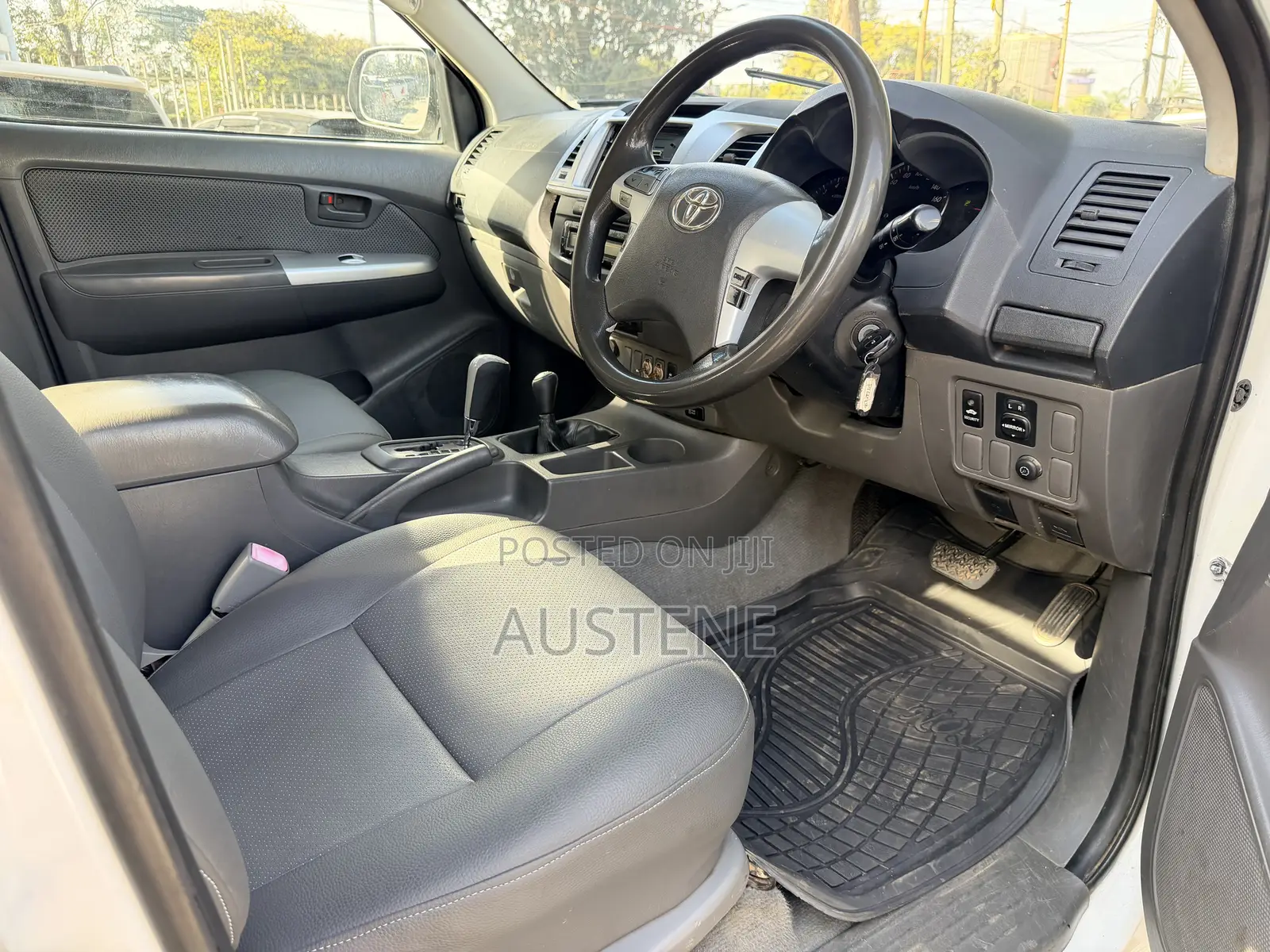 Toyota Hilux 2013 White
