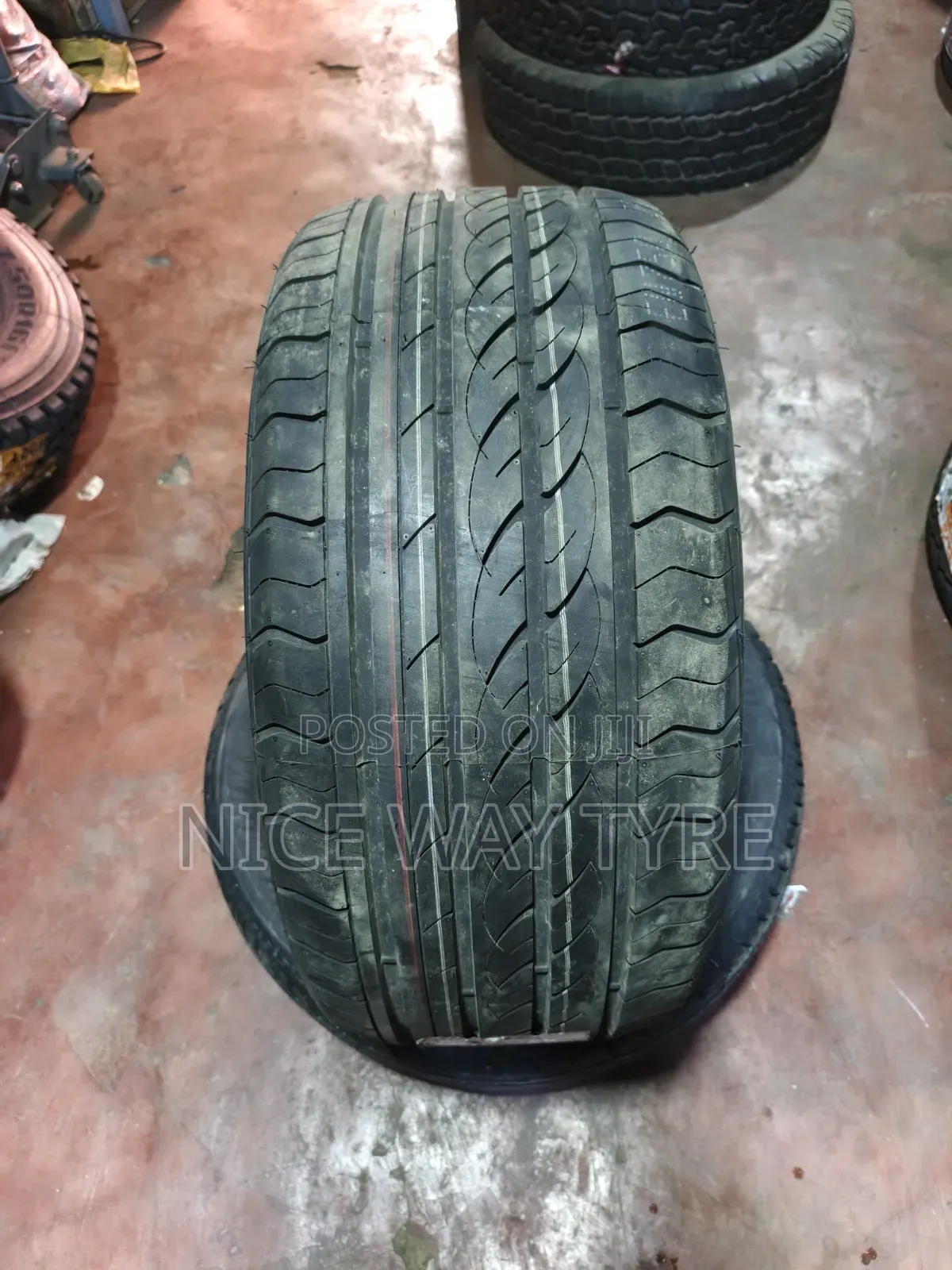 265/35r18 Centara