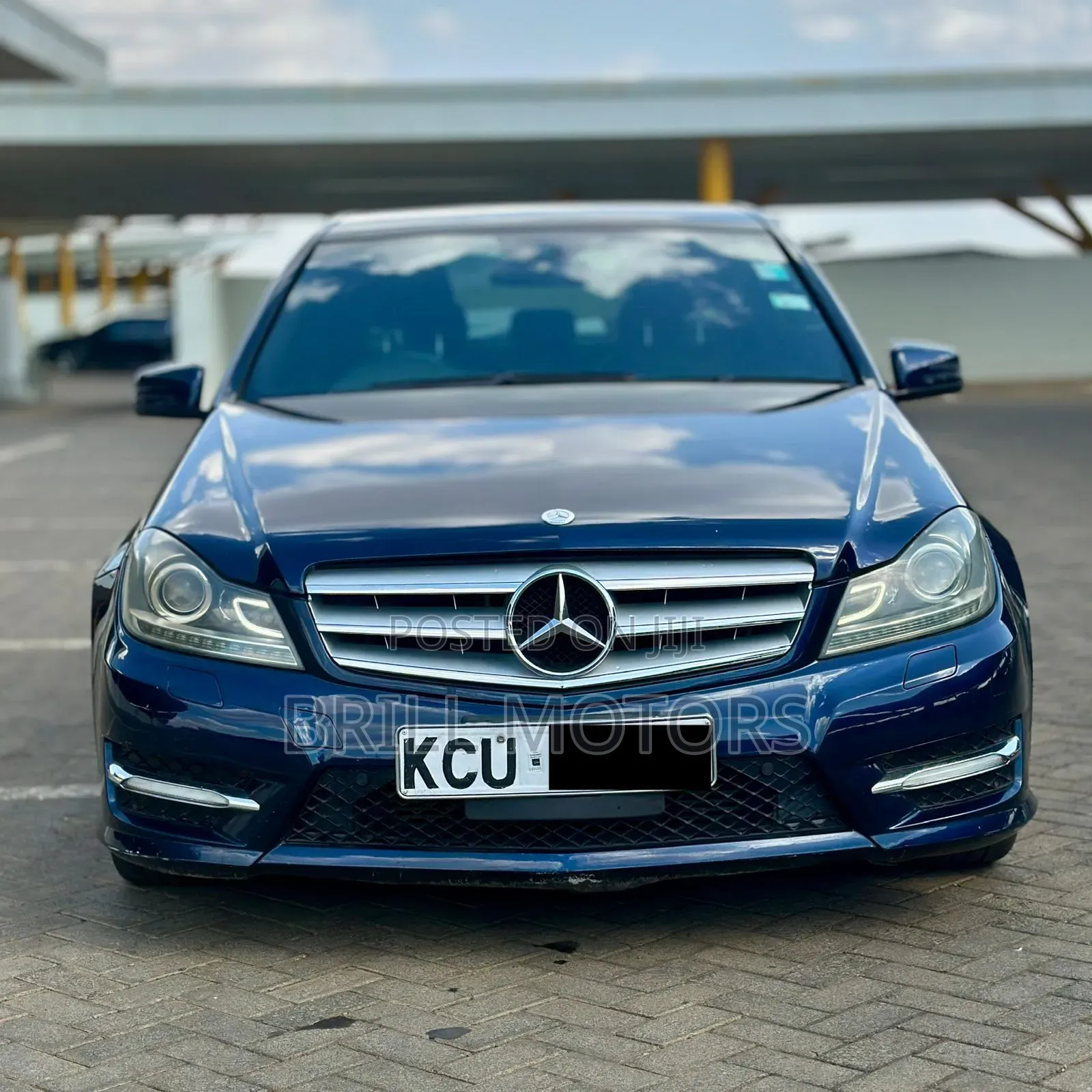 Mercedes-Benz C200 2012 Blue