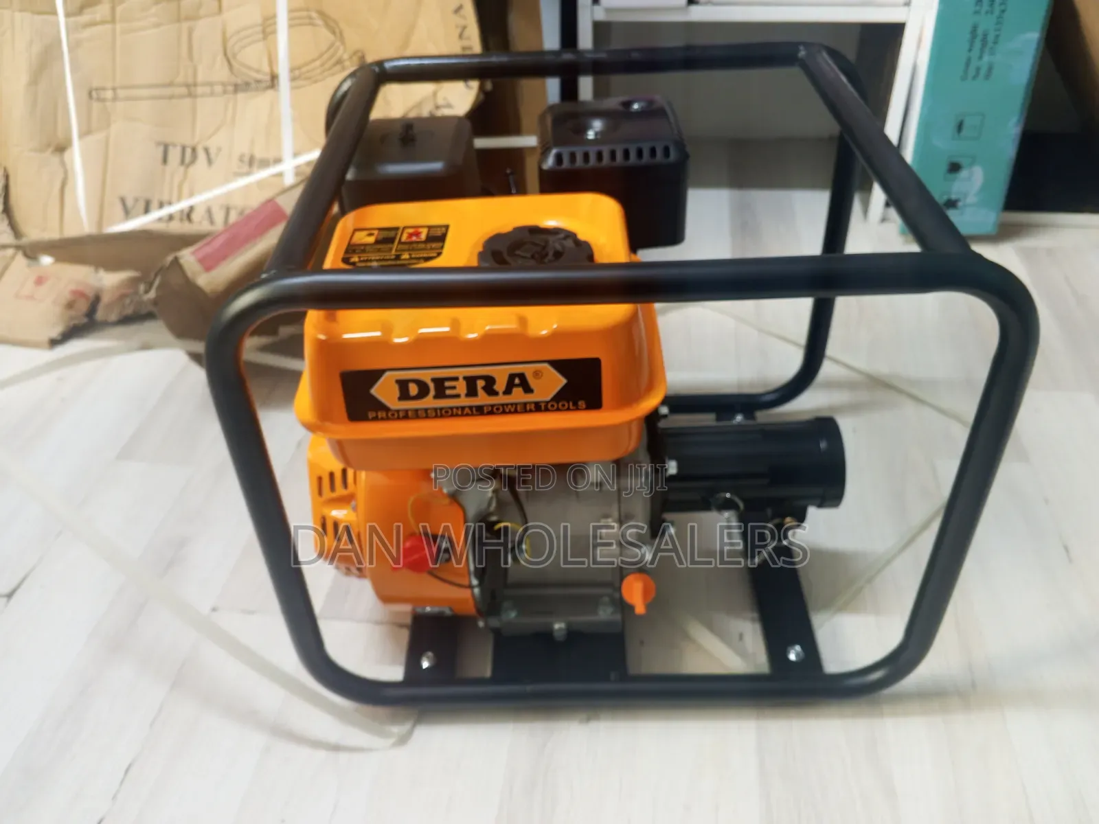 Dera Petrol Vibrator With Pocker Shaft