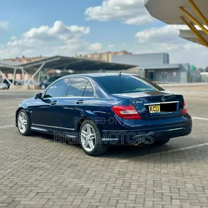 Mercedes-Benz C200 2012 Blue