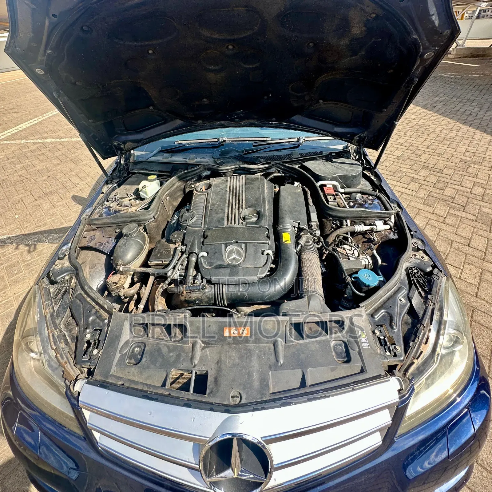 Mercedes-Benz C200 2012 Blue