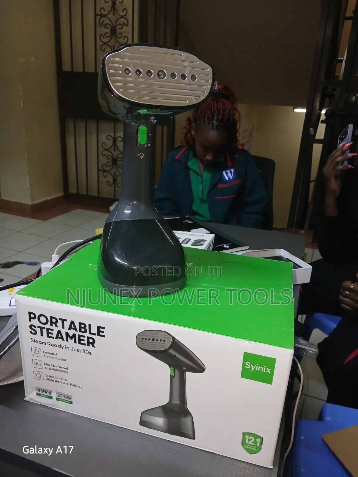 Syinix Portable Handheld Garment Steamer (Model IRSP-1001).
