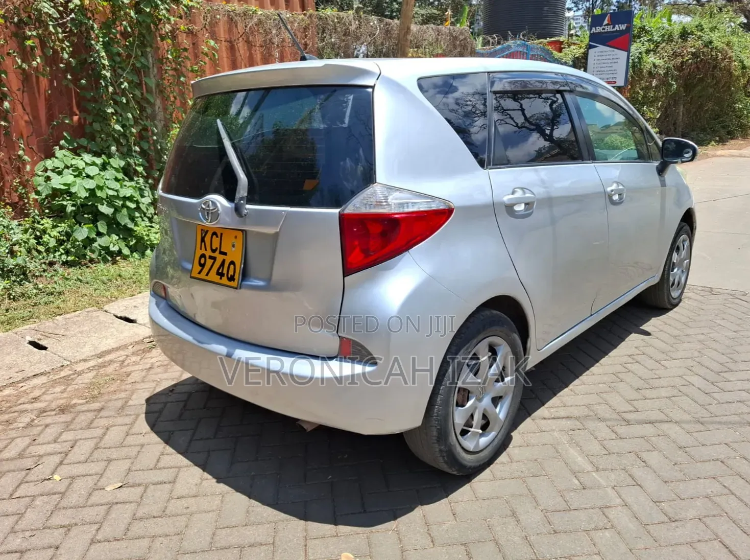Toyota Ractis 2011 Silver