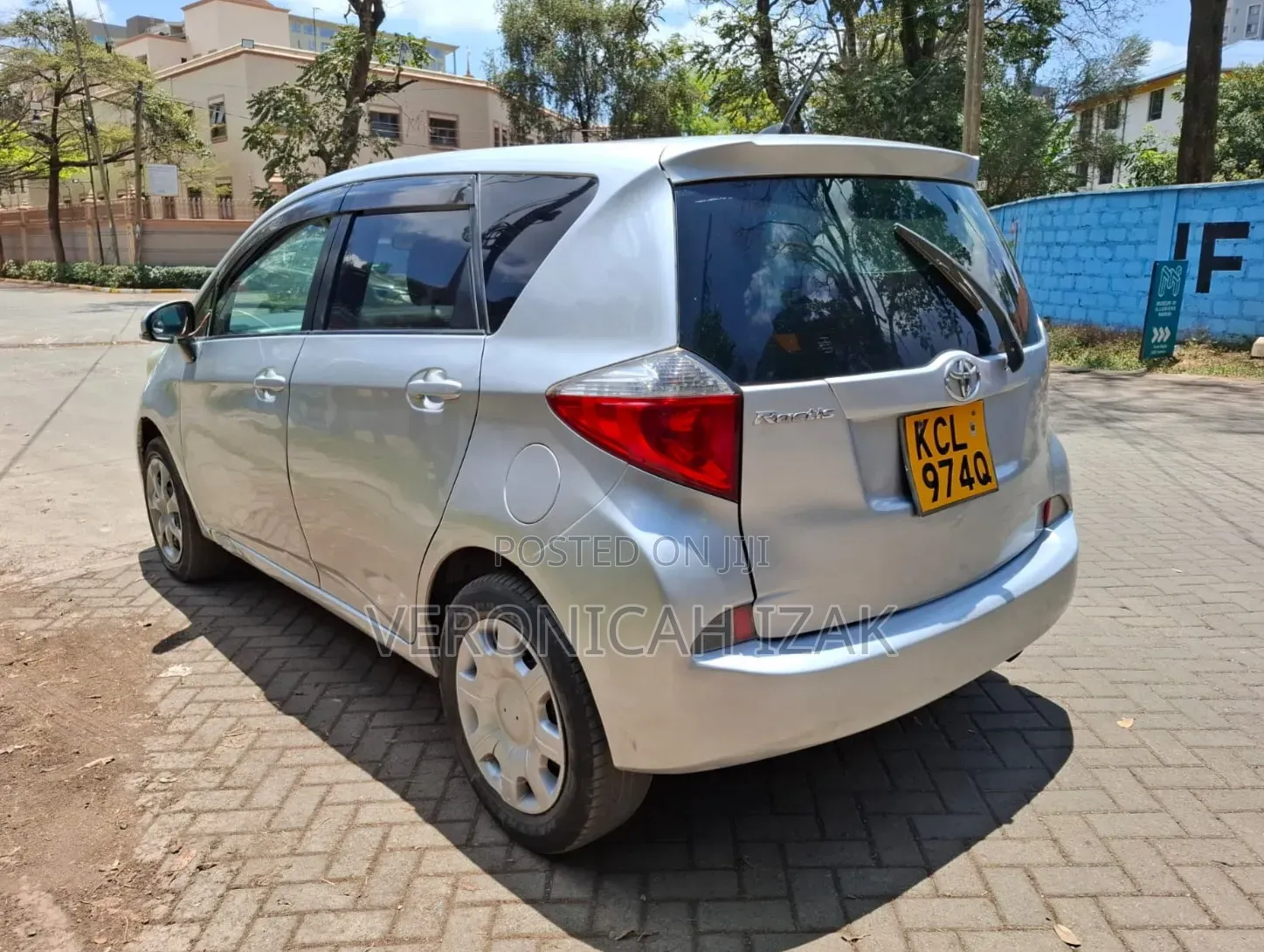 Toyota Ractis 2011 Silver