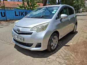 Toyota Ractis 2011 Silver