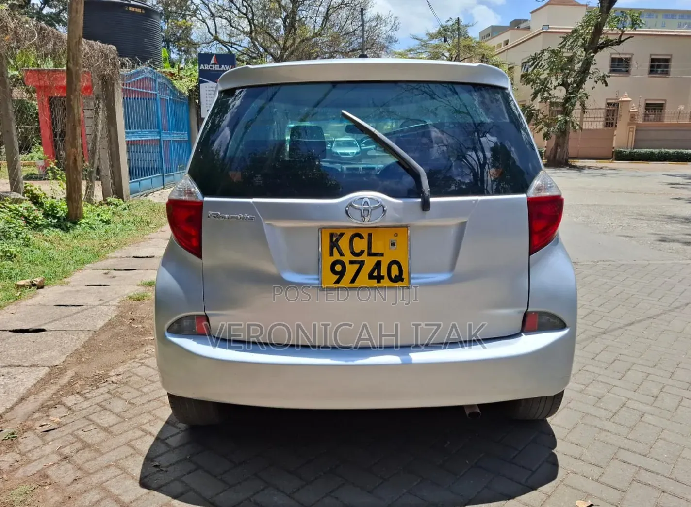 Toyota Ractis 2011 Silver