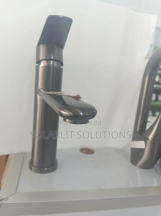 Modern Single-Handle Pull-Down Sink Mixer Faucet - main view