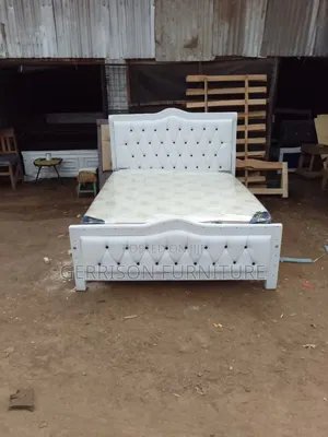 5by6 White Diamond-Tufted Mocket Bed With a Mattress