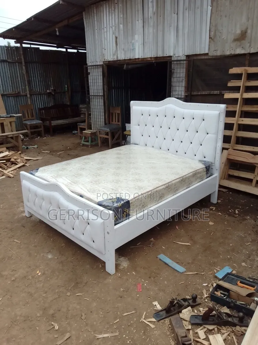 5by6 White Diamond-Tufted Mocket Bed With a Mattress
