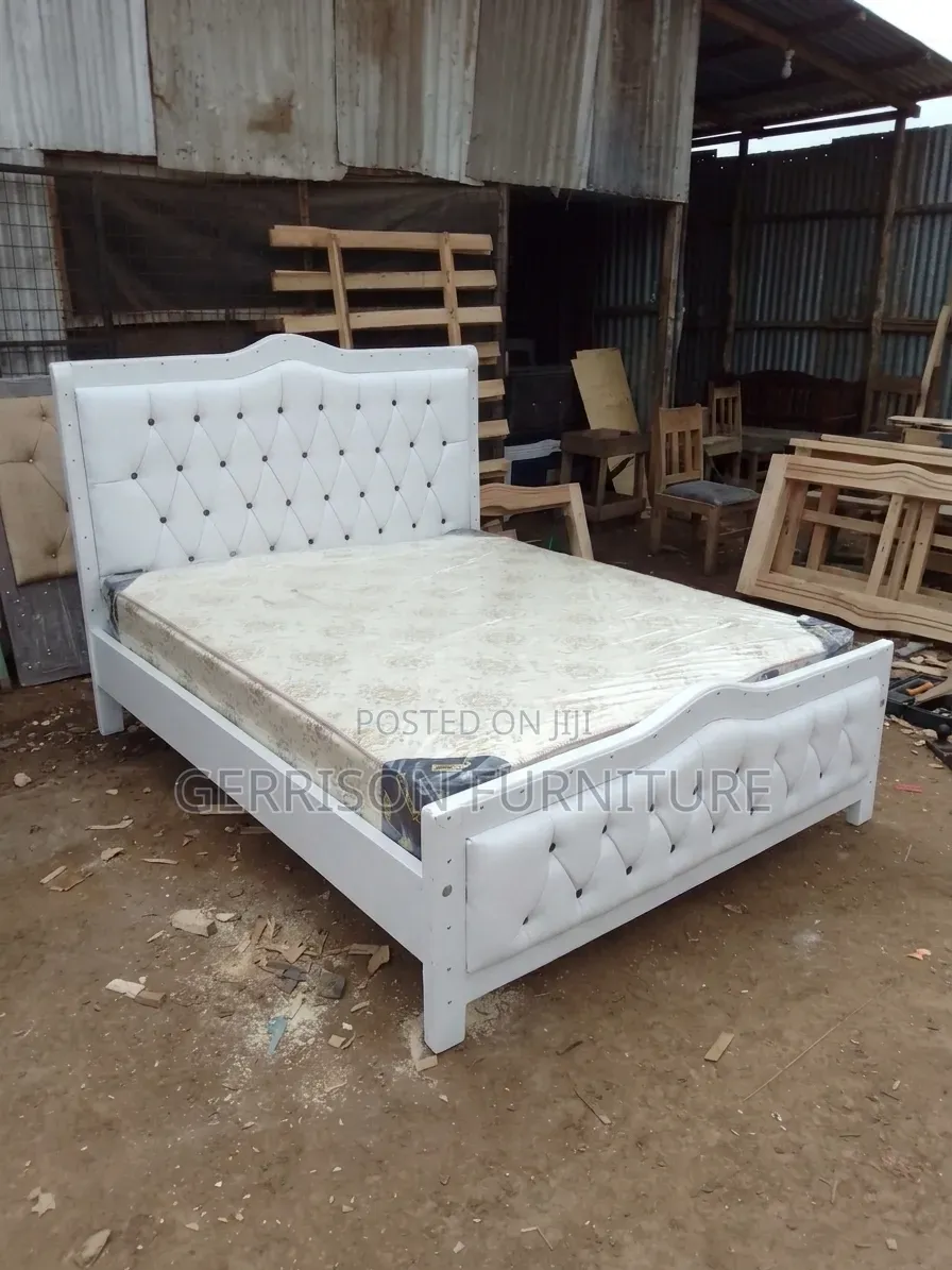 5by6 White Diamond-Tufted Mocket Bed With a Mattress