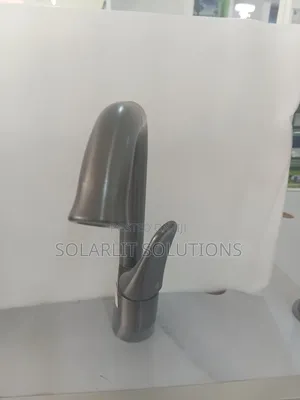 Modern Single-Handle Pull-Down Kitchen Faucet