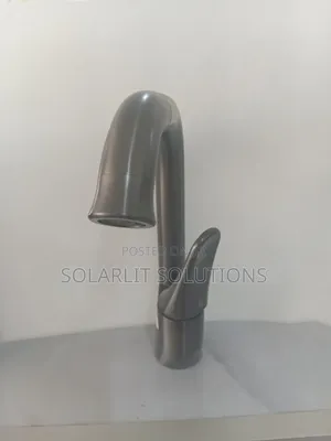 Modern Single-Handle Pull-Down Kitchen Faucet