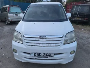Toyota Voxy 2005 White