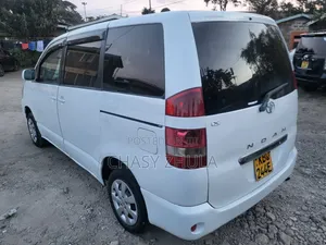 Toyota Voxy 2005 White