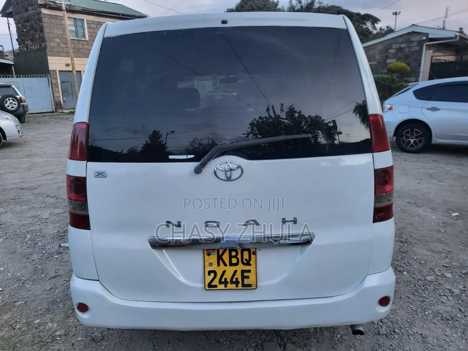 Toyota Voxy 2005 White