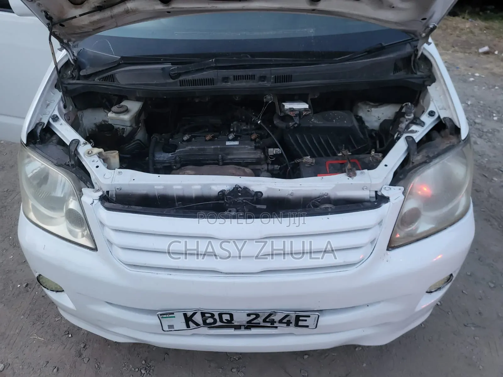 Toyota Voxy 2005 White