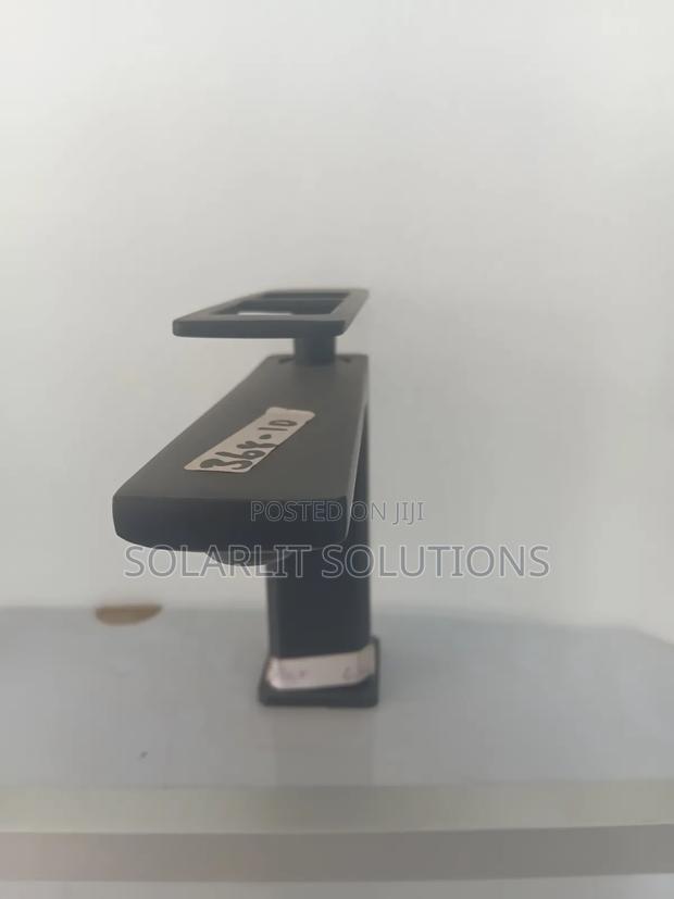 Modern Matte Black Single-Handle Bathroom Basin Mixer Tap - main view