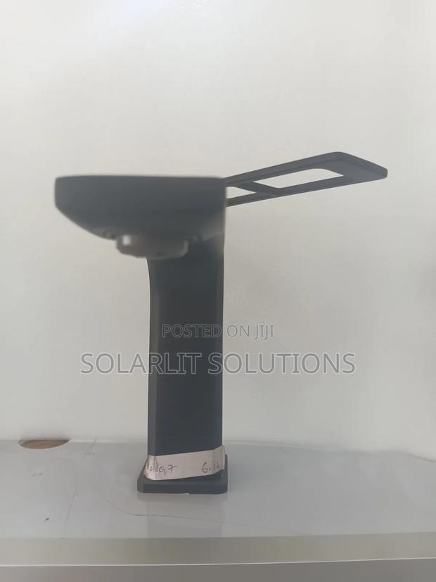 Modern Matte Black Single-Handle Bathroom Basin Mixer Tap - thumbnail 2