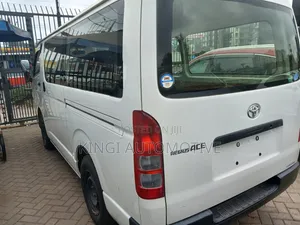 Toyota HiAce 2021 White