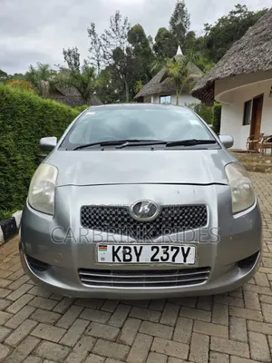 Toyota Vitz 2007 Silver
