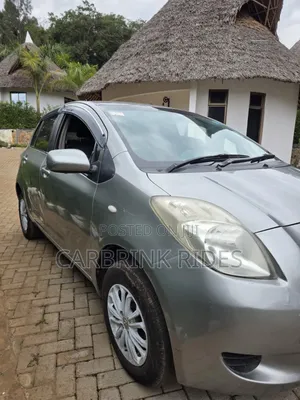 Toyota Vitz 2007 Silver