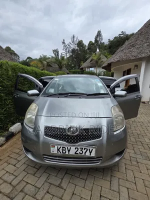 Toyota Vitz 2007 Silver