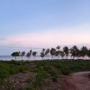 Prime 85x100ft Plot in Kikambala – 10 Min Walk to Beach!