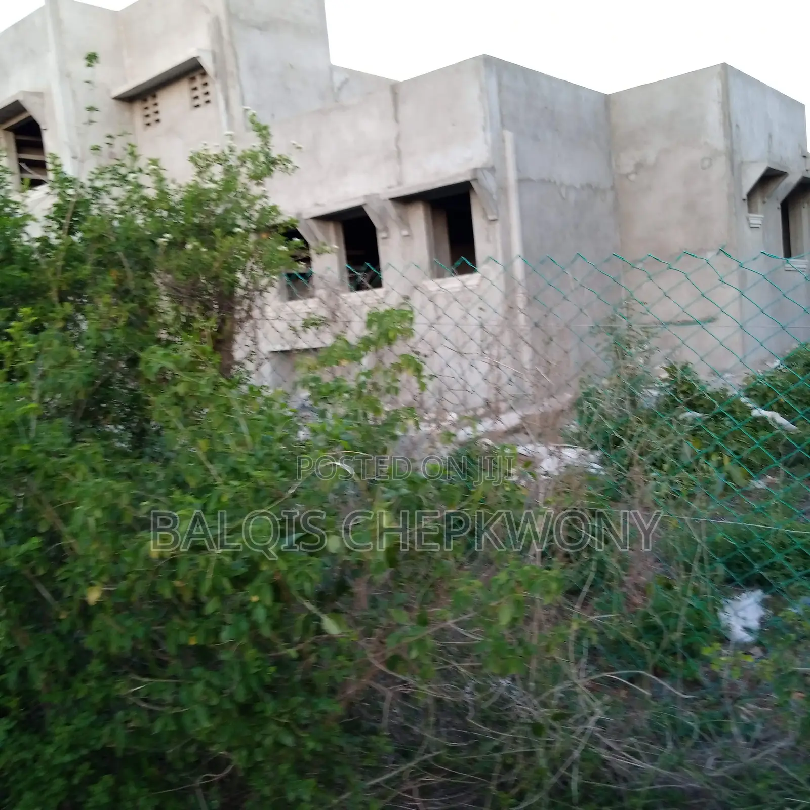 Prime 85x100ft Plot in Kikambala – 10 Min Walk to Beach!